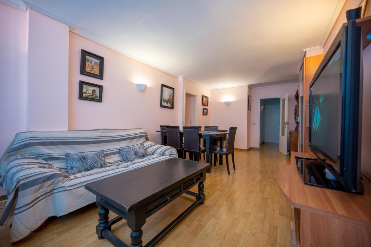 Beautiful Parque Loix 4 Bedroom Apartment Shared Pool, Tennis Court Бенидорм Екстериор снимка
