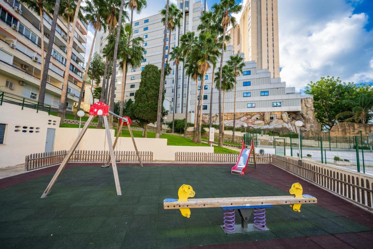 Beautiful Parque Loix 4 Bedroom Apartment Shared Pool, Tennis Court Бенидорм Екстериор снимка