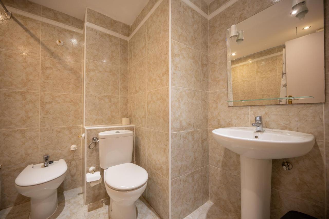 Beautiful Parque Loix 4 Bedroom Apartment Shared Pool, Tennis Court Бенидорм Екстериор снимка