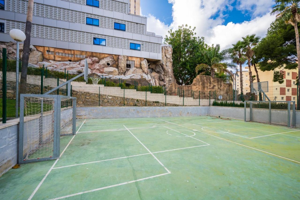 Beautiful Parque Loix 4 Bedroom Apartment Shared Pool, Tennis Court Бенидорм Екстериор снимка