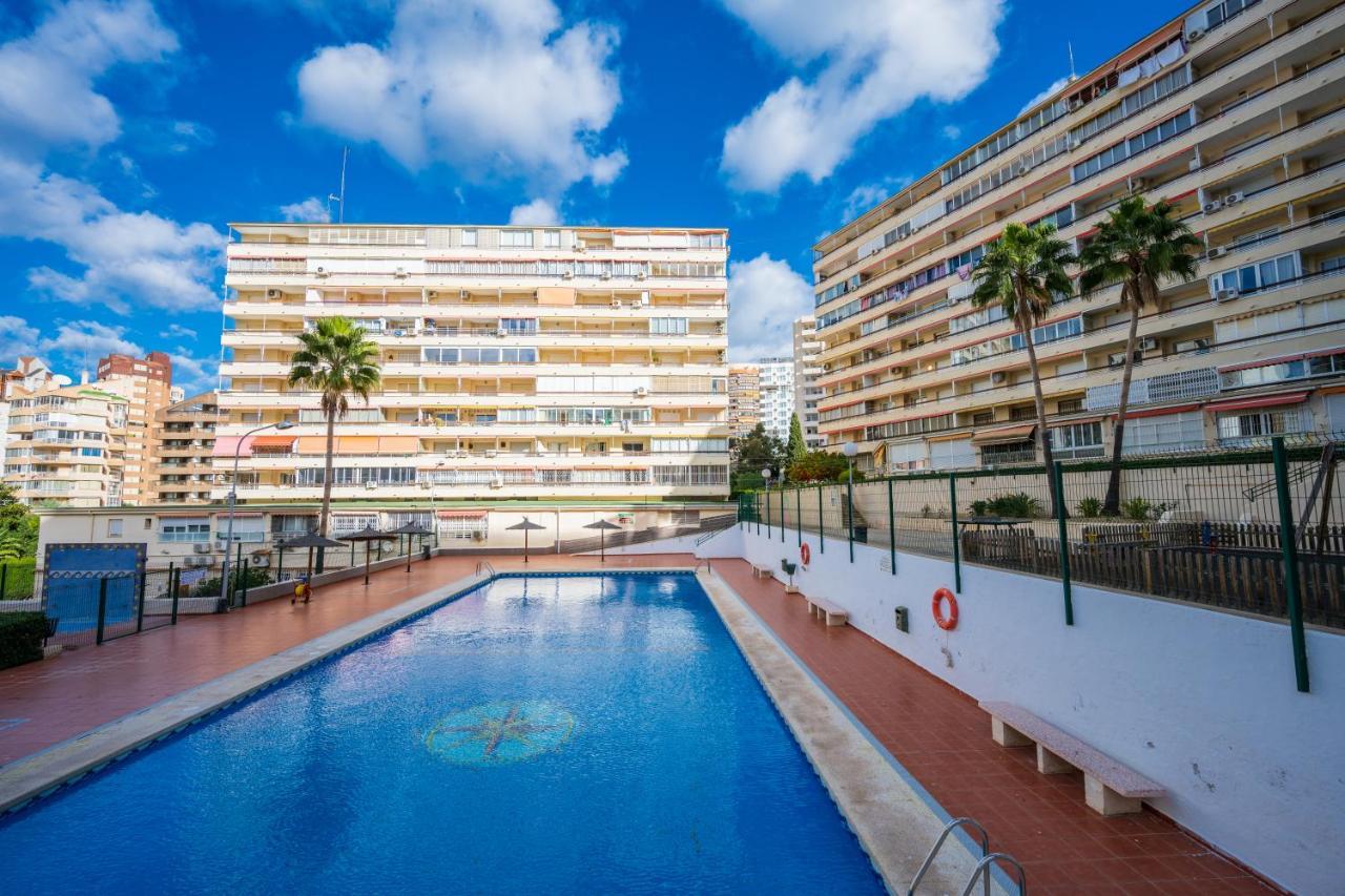 Beautiful Parque Loix 4 Bedroom Apartment Shared Pool, Tennis Court Бенидорм Екстериор снимка